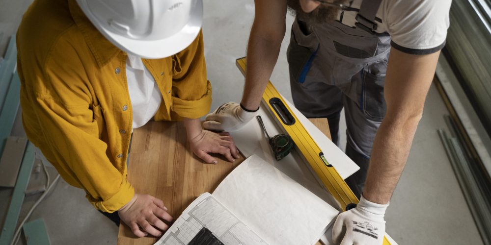 tiler-working-renovation-apartment (5)